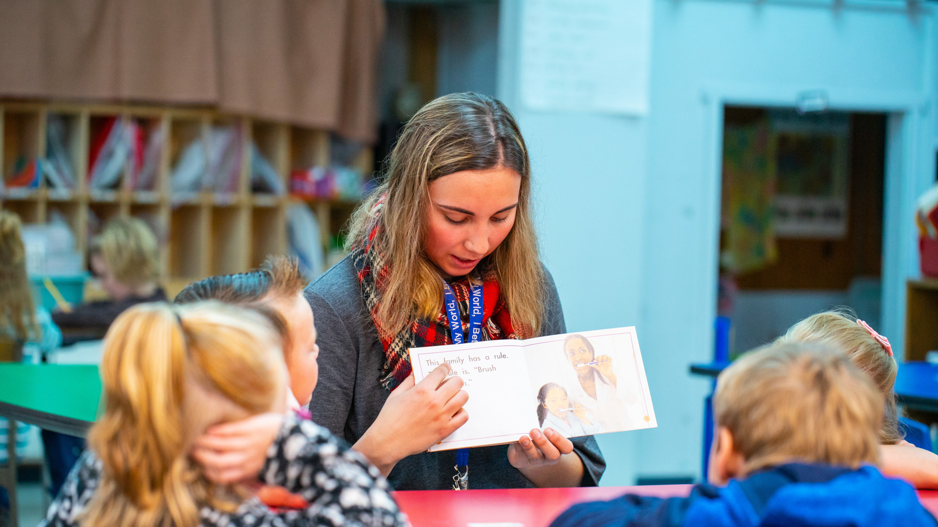 Female teacher teaching elementary students